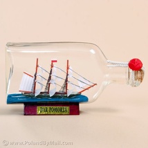 Dar&#x20;Pomorza&#x20;Sailboat&#x20;Replica&#x20;in&#x20;a&#x20;Bottle