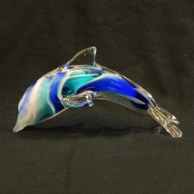 Glass&#x20;Sculpture&#x20;-&#x20;Dolphin,&#x20;Blue&#x20;&amp;&#x20;White&#x20;Coloring,&#x20;6&#x20;inches