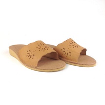 Women&#x27;s&#x20;Open&#x20;Toe&#x20;Leather&#x20;Slippers&#x20;with&#x20;Star&#x20;Carvings