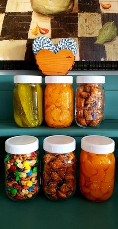 Sunshine Mason Co. Pint Regular Mouth Glass Mason Jars with White Plastic Storage Lids 6 Pack