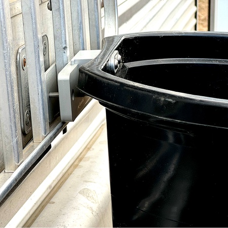 Stable Gear, 14 Quart Plastic Bucket with Insert Block