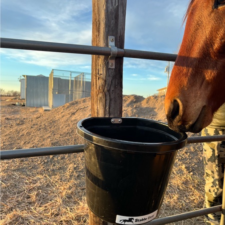 Stable Gear, 20 Quart Flat-Back Plastic Bucket with Insert Block